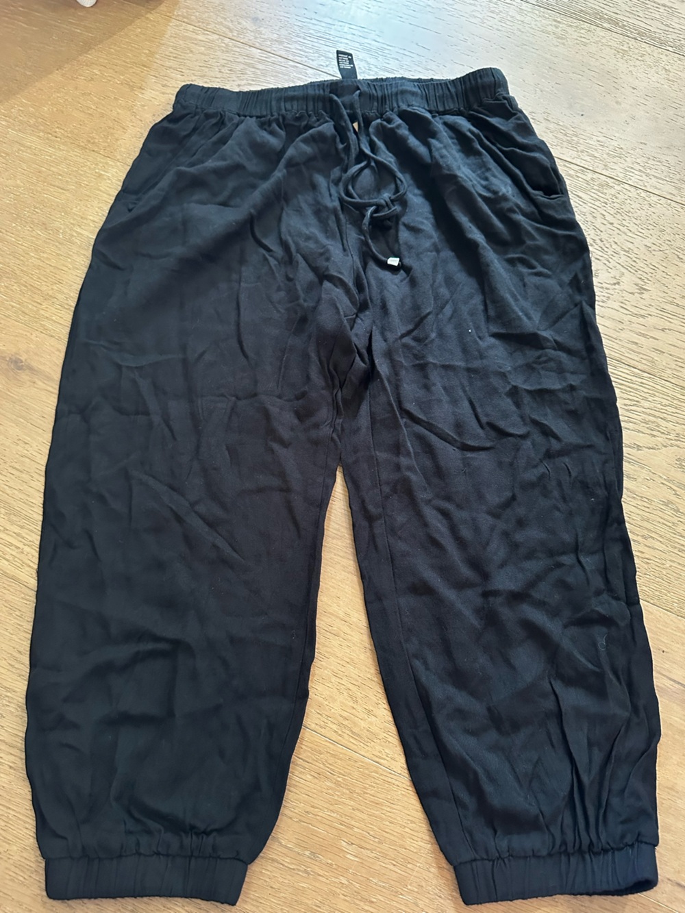 Forever 21 Black Cropped Drawstring Jogger Capris